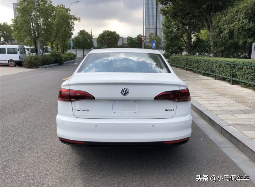 轩逸经典2021买下来一共要多少钱,宝来轩逸哪个更值得购买