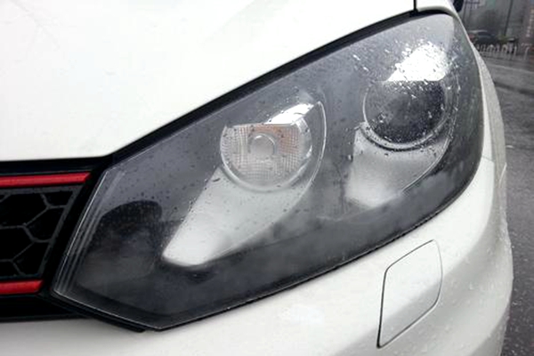 汽车大灯水雾干了怎么办,汽车大灯进水了怎么解决