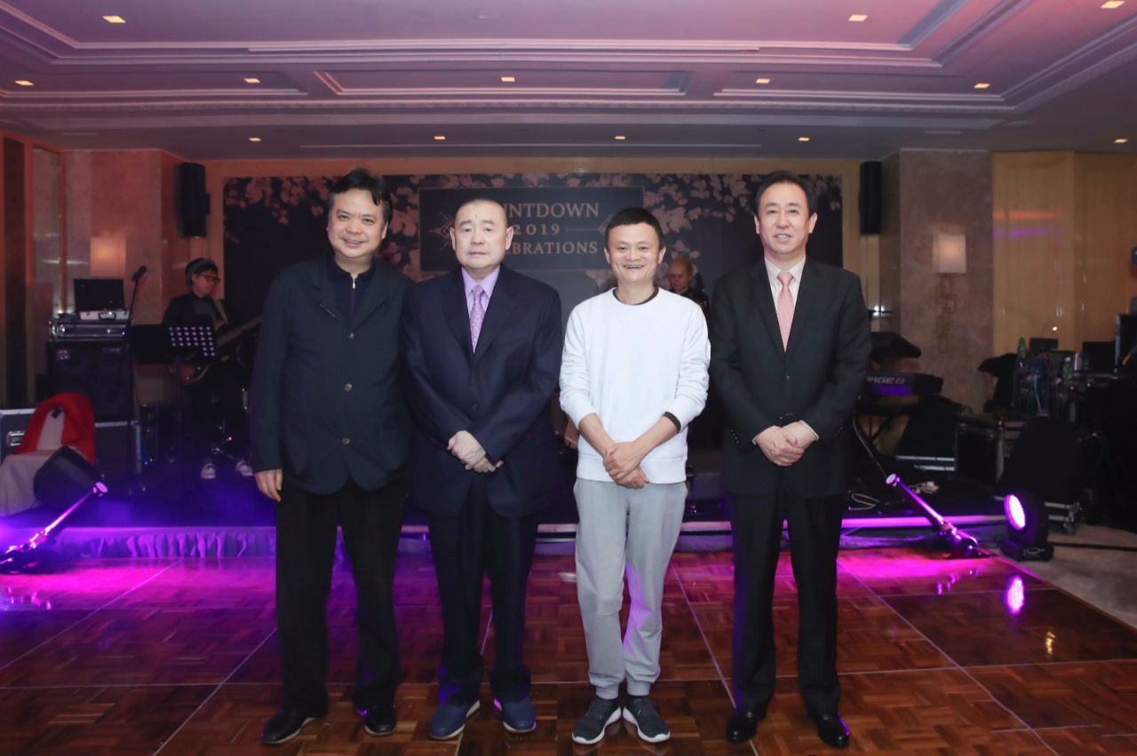 刘銮雄牵手甘比大秀恩爱,刘銮雄李嘉诚同框