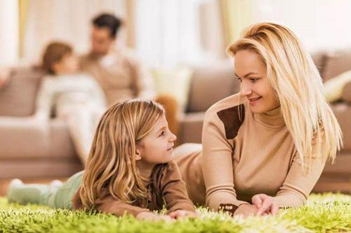 姐姐上学后，无聊弟弟“花式”想姐姐，妈妈：忘记她怎么揍你了？