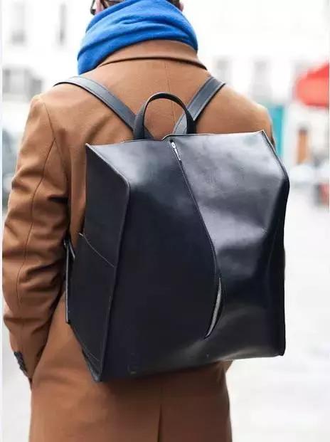 男士包搭配什么衣服好看,男士包包和服装搭配