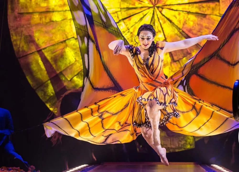 从街头卖唱开始的娱乐巨星,从街头摆摊到百万富翁20年