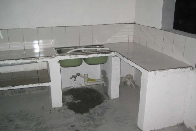 厨房地柜瓷砖好还是板材好,厨房做橱柜好吗