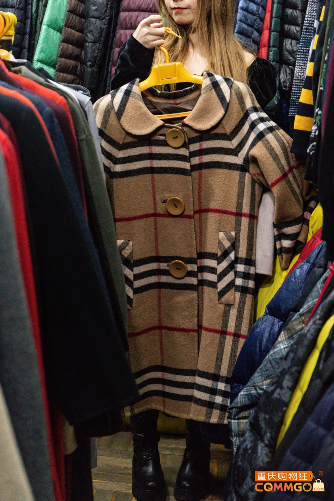 解放碑一层楼卖衣服,解放碑二手衣服市场