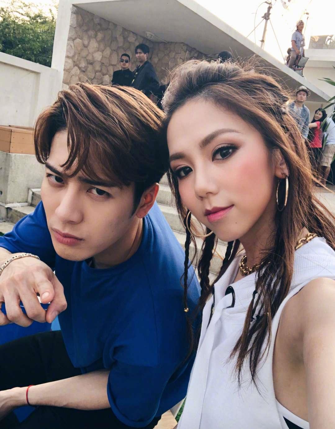 邓紫棋王嘉尔唱的什么歌,邓紫棋王嘉尔歌唱节目