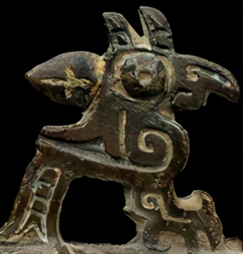 三星堆三号坑出土的青铜神坛文物,三星堆再出土青铜大面具