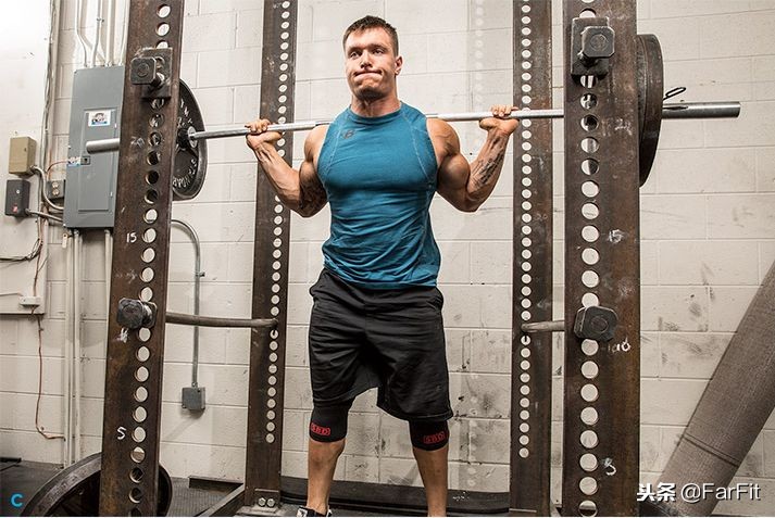 什么姿势深蹲更容易蹲出大重量,深蹲伤到腰怎么锻炼