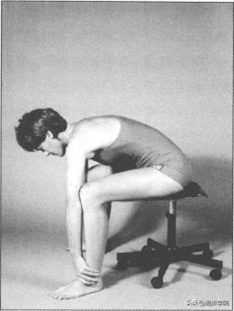 腰椎间盘突出跑步好还是跳绳好,腰椎间盘4-5节突出可以跑步吗