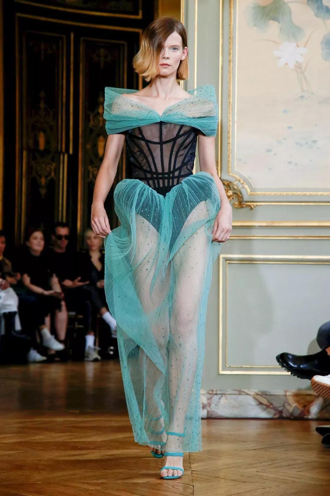 2020流行什么颜色的衣服,今年最流行的衣服颜色是什么颜色