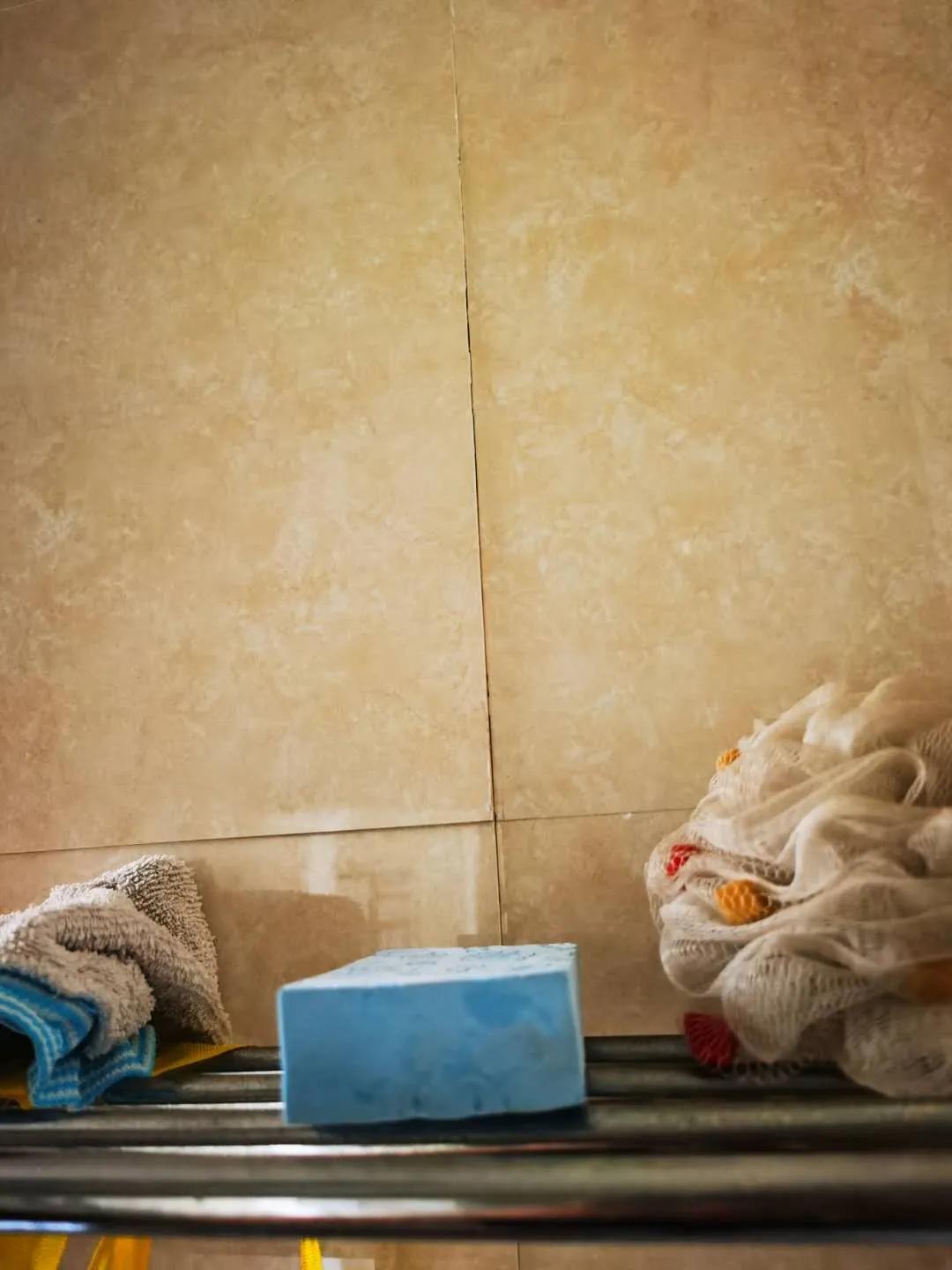 毛坯墙面起碱掉皮怎么处理,墙面轻度粉化怎么处理