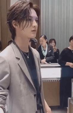 男爱豆顶级贵公子颜？清冷疏离的外表下却藏着柔和纯良的心