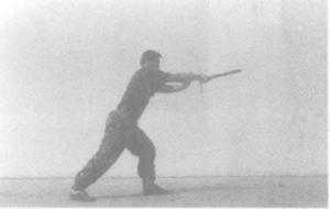 警用防暴棍和匕首警拳,警用防暴橡胶棍杀伤力