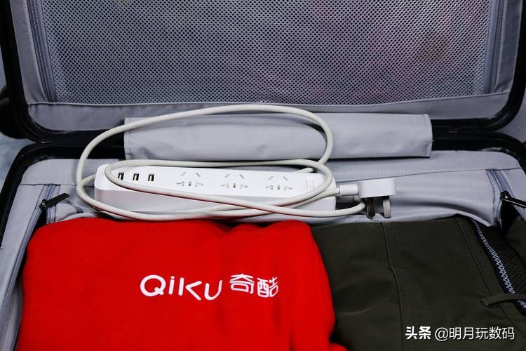 便于桌面收纳的插座,一个小小的插座