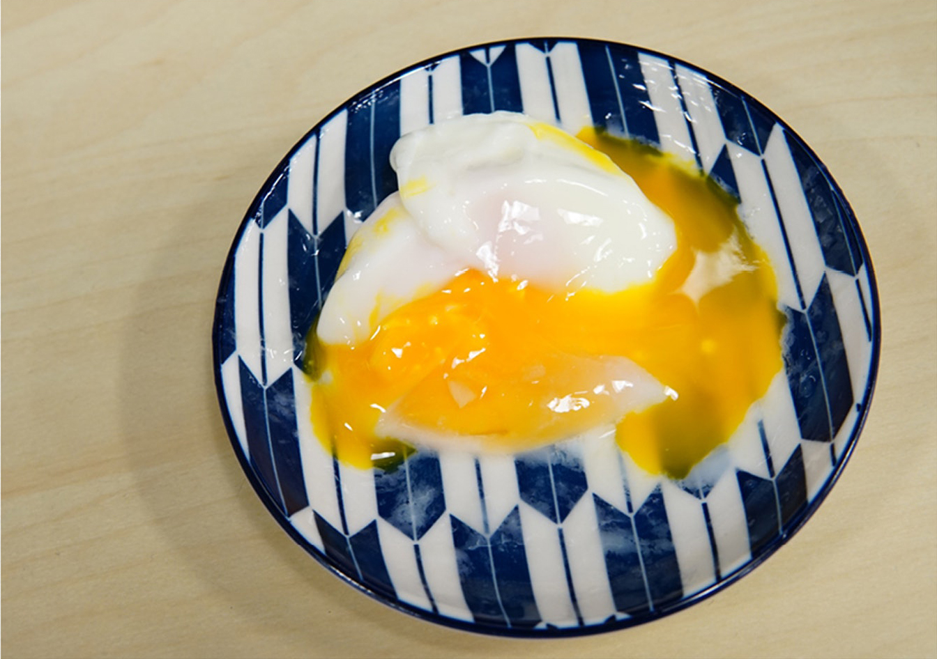 水波蛋｜微波炉水波蛋流心滑溜溜，45秒完成不爆炸关键是这样做