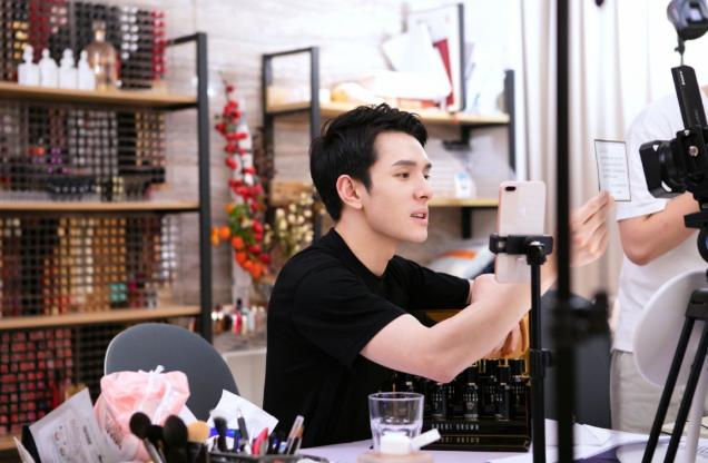 杨幂高情商翻车现场,杨幂高情商面对错误