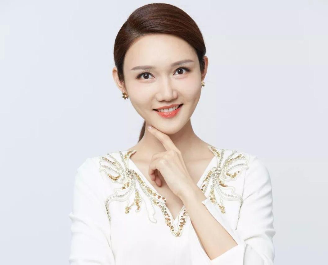 龙洋能代替董卿成为央视一姐吗,央视一姐龙洋和董卿