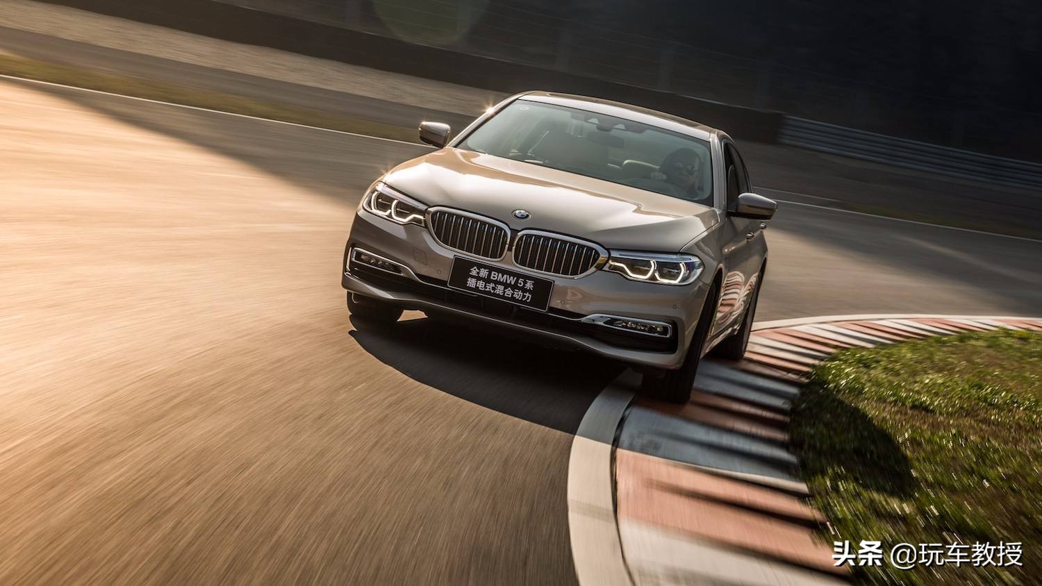 这里摸摸那里按按，开个车能不能简单点？