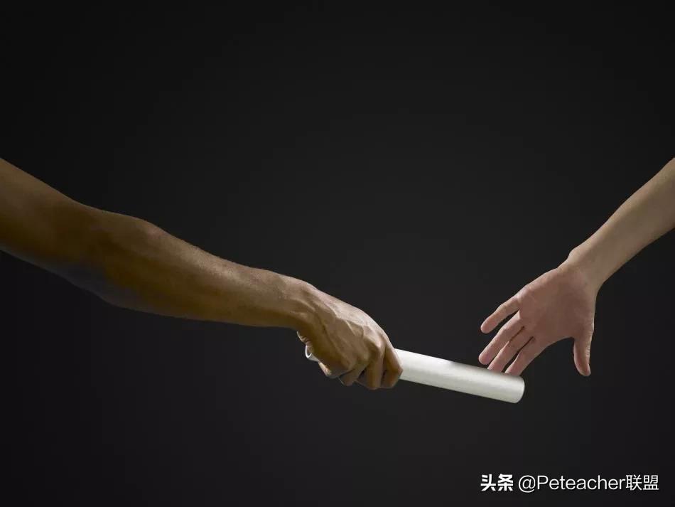 如何用废纸箱子做体育器材视频,如何用废品制作体育器材