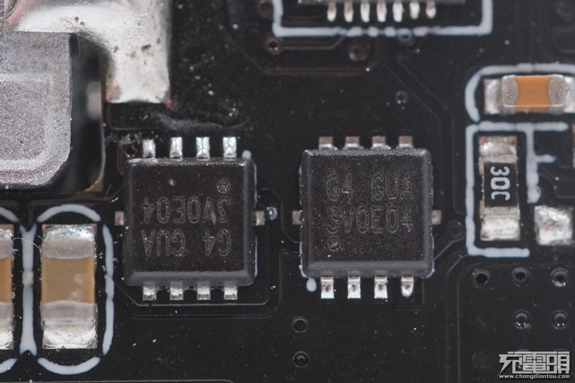 巨能移动电源拆解,绿巨能移动电源评测