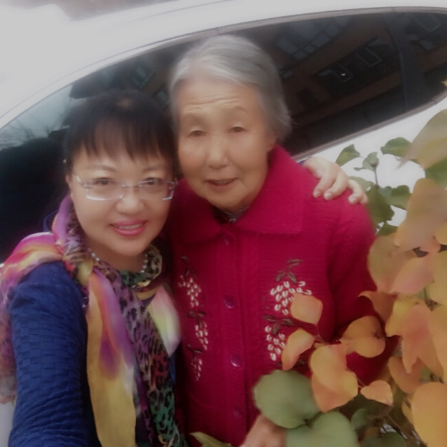 鎴戠殑姣嶄翰骞朵笉浼熷ぇ璇綍,姣嶄翰骞朵笉瀹岀編浣嗕細绔敖鍏ㄥ姏