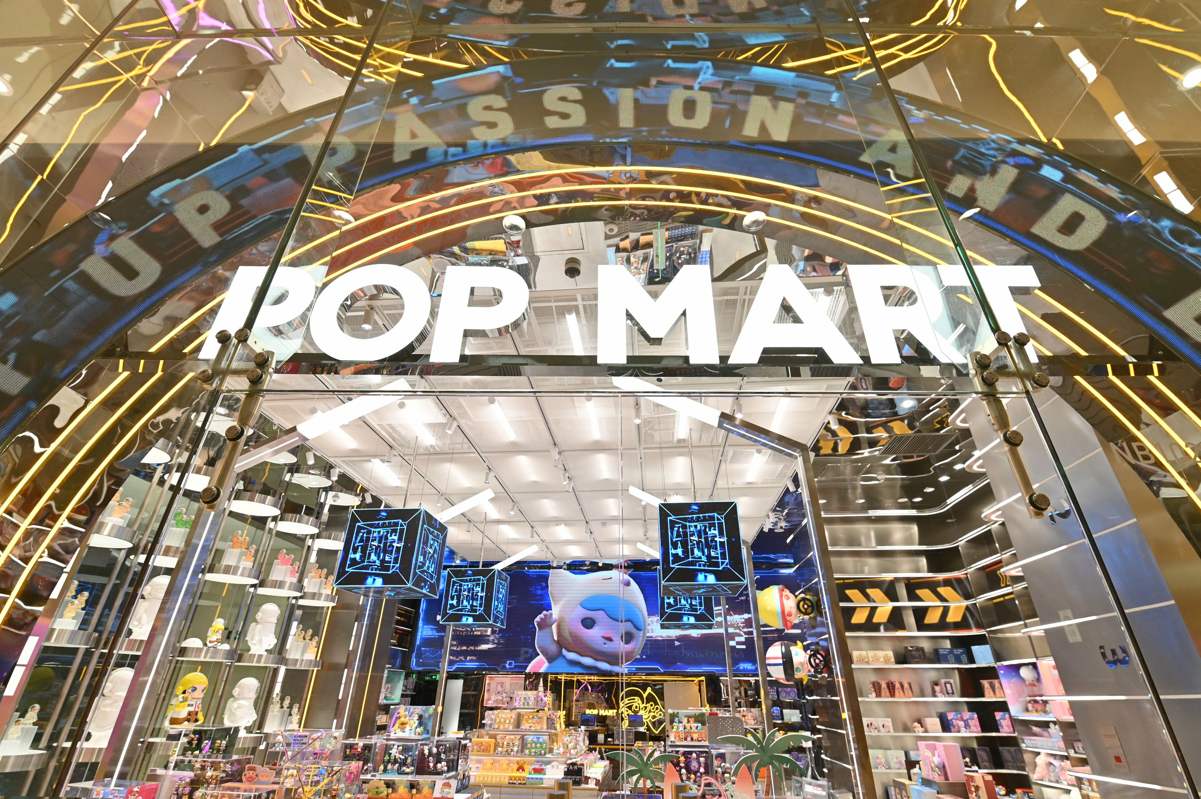 泡泡玛特北京国贸赛车主题店全新升级打造沉浸式购物体验