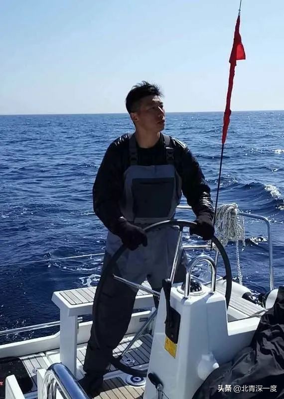 卖房航海、穿越雷暴、五十天未上岸：船长韩啸和他的圆梦之旅
