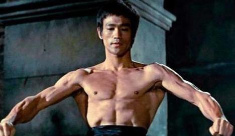 李小龙死后徒弟反应,李小龙临死前的怪异举动