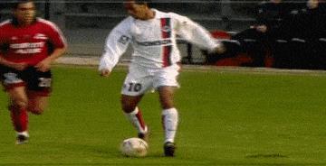 足球精灵罗纳尔迪尼奥剪辑,罗纳尔迪尼奥的足球视频