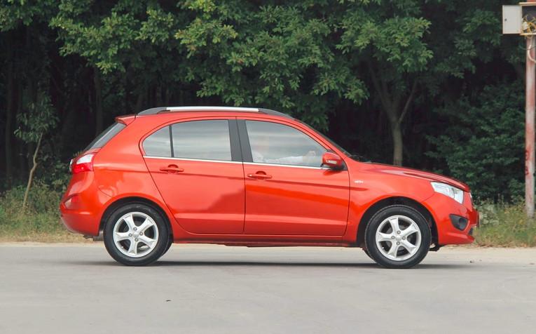 曾经的两厢神车,月销3万辆的国民家轿车