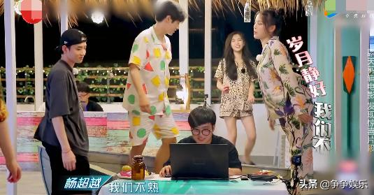 杨超越灵魂模仿哪吒，自我陶醉很嘚瑟，吴宣仪却被欢乐嘲讽