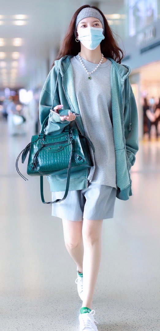 双肩包今年流行款,双肩包不过时