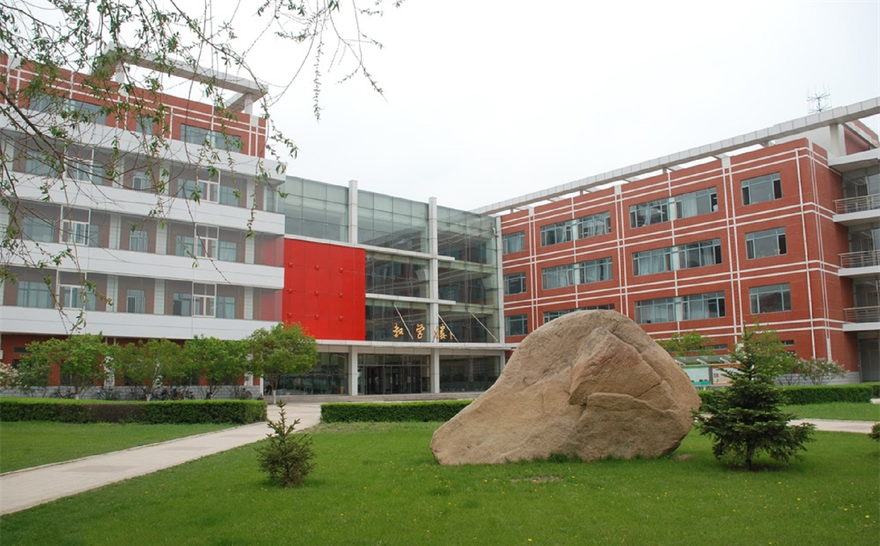 哈尔滨哈九中在哪里,哈三中哈九中