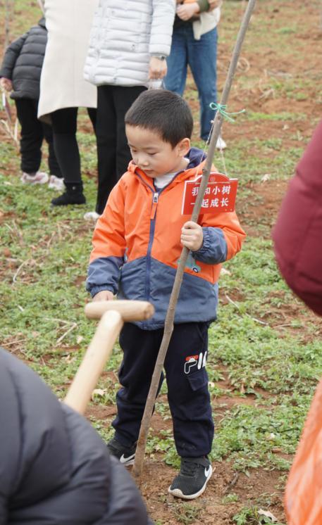 捺山植树活动暨“扬州市林业科普基地”揭牌仪式顺利举行