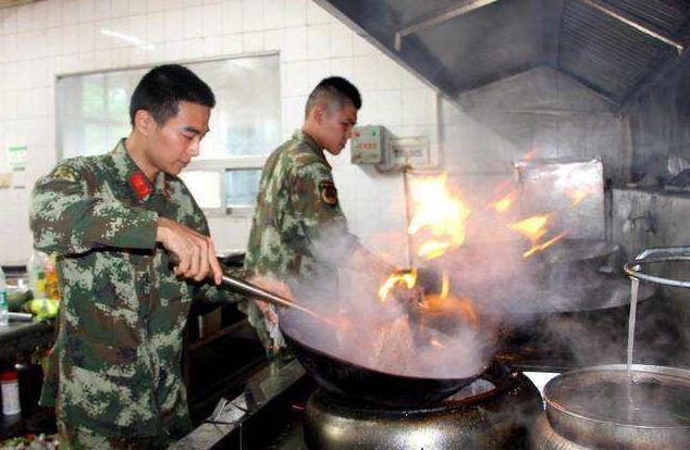 退伍回来，20万年薪肯定不是问题！他说：离开部队我就不是张士英