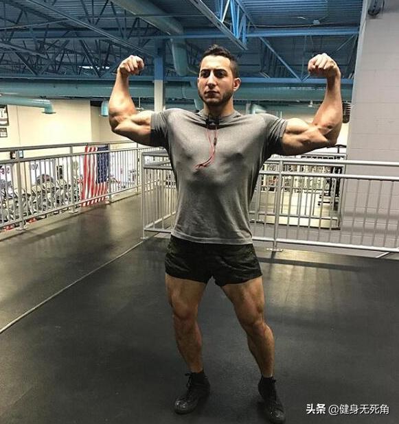 锻炼股四头肌可以改善膝盖内扣没,高手练二头肌