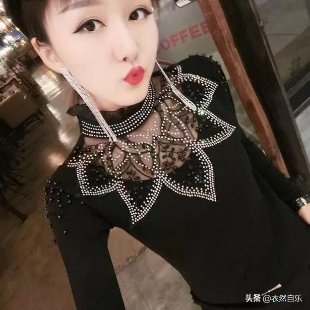 欧版小衫配什么内搭,配白裤子遮肚子小衫时髦又洋气