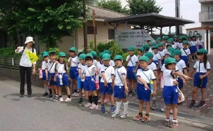 中国女孩远嫁东京：婚前先培训，生子拿补贴，买房享零息*款贷**