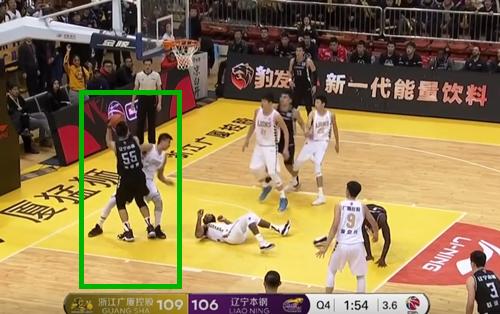 不止两次“错判”！6慢镜回放，末节还有2次错判辽宁亏大了