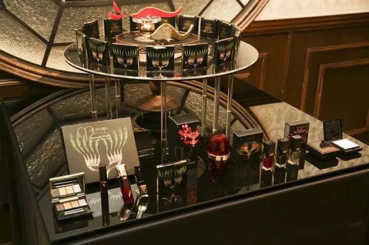 美腻派丨2019日本彩妆护肤圣诞限定套装之CPB（肌肤之钥）