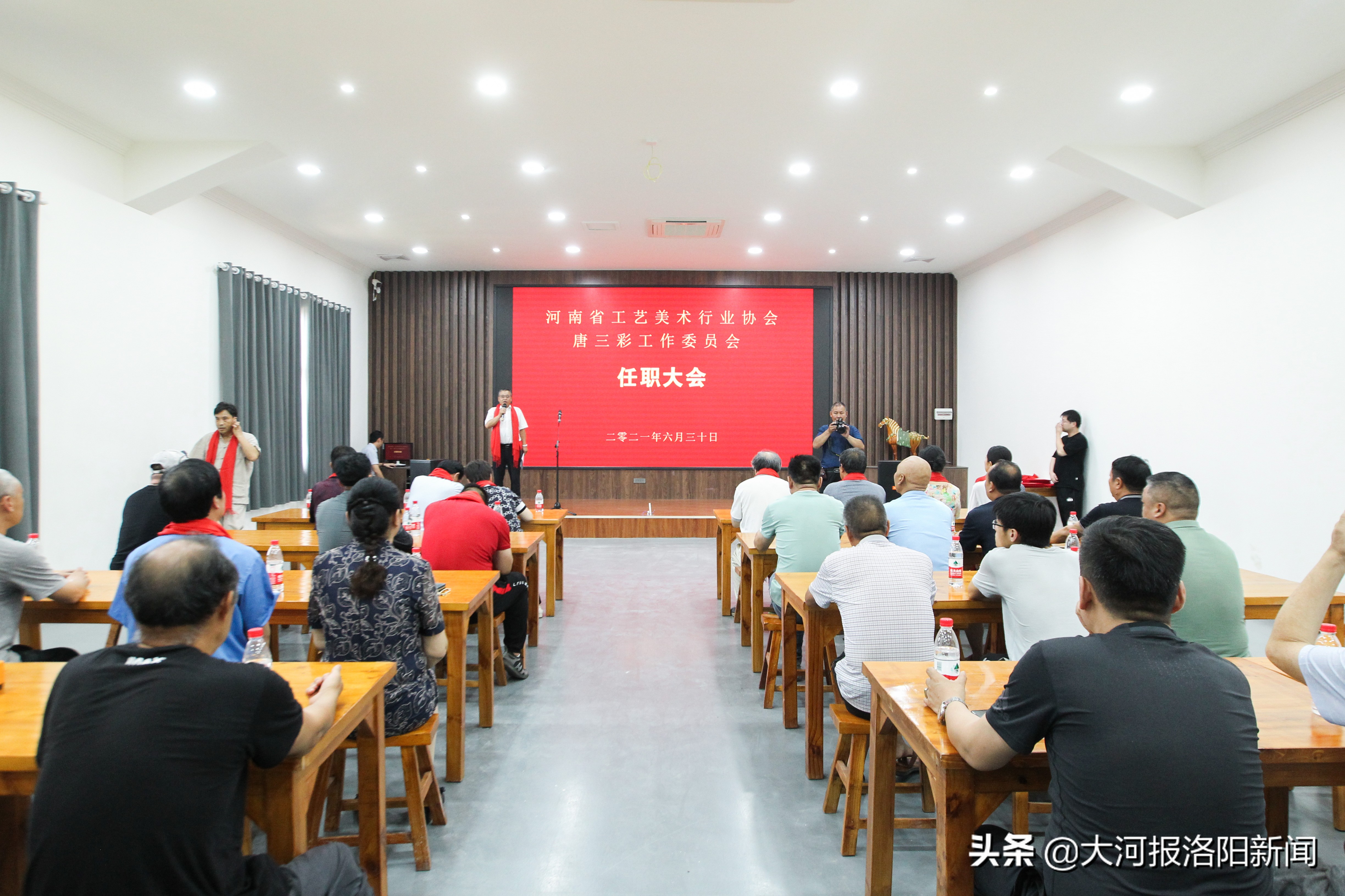 叫响品牌重振雄风!河南省工艺美术行业协会唐三彩工作委员会成立