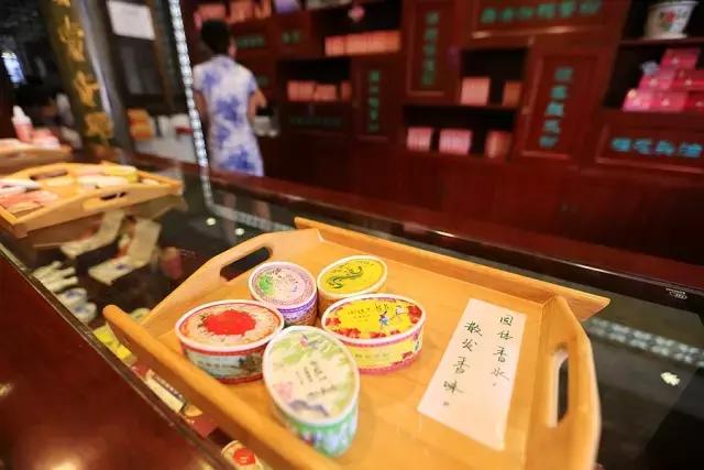 古人真的像电视剧里一样端庄吗,古代的化妆包