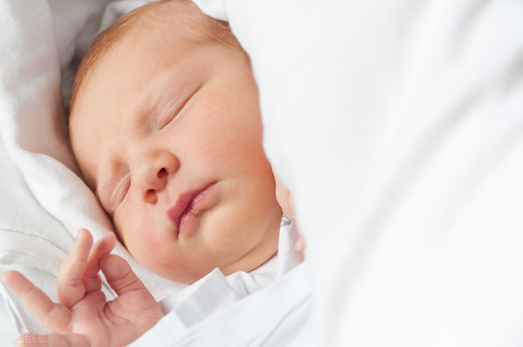 新生儿总是攒劲是什么原因,新生儿宝宝一直在用劲是怎么回事