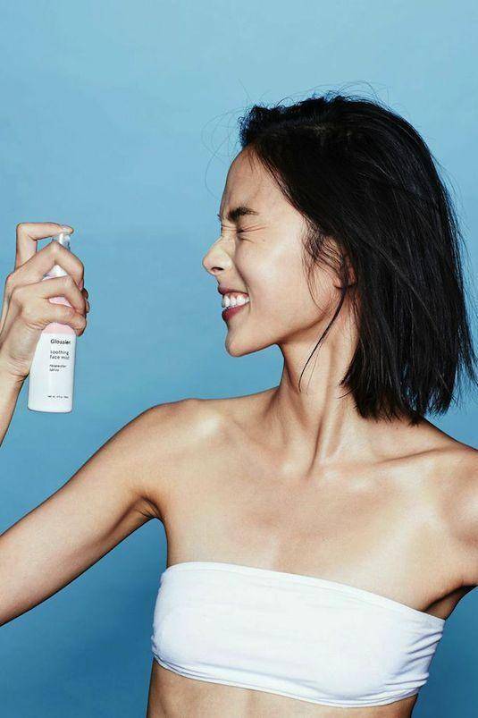 晒后皮肤疼如何快速修复,晒伤后出的晒痕如何处理