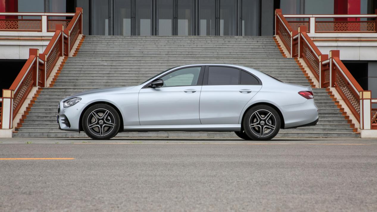 牛x摩托车评测,奔驰e260l2024款最新款动力试驾