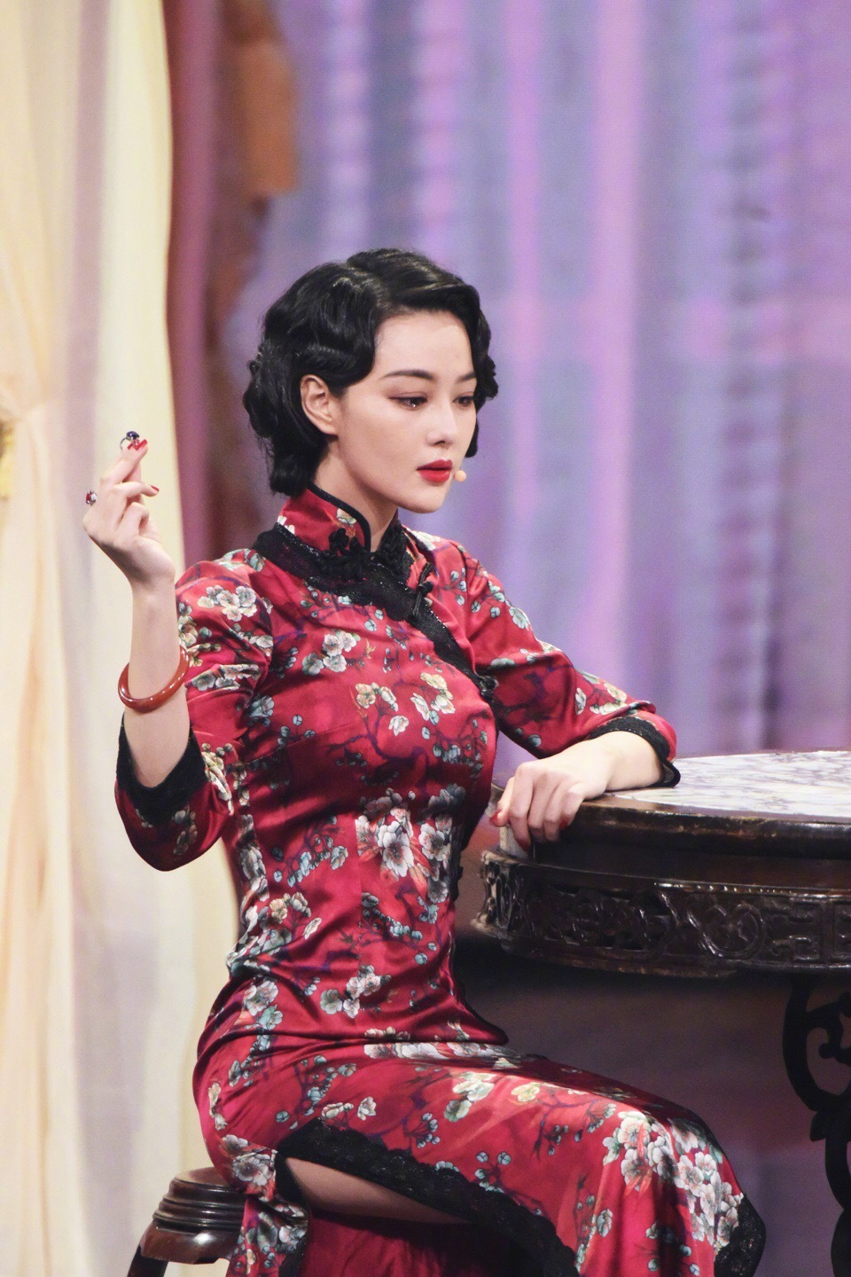 她是李晨前女友，绯闻缠身被骂“心机女”，嫁人生子后成女神