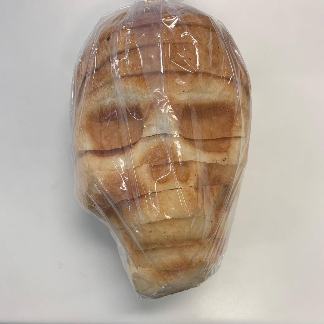 日本面包店推出“骷髅面包”引发顾客抢购，顾客：每日限量一个