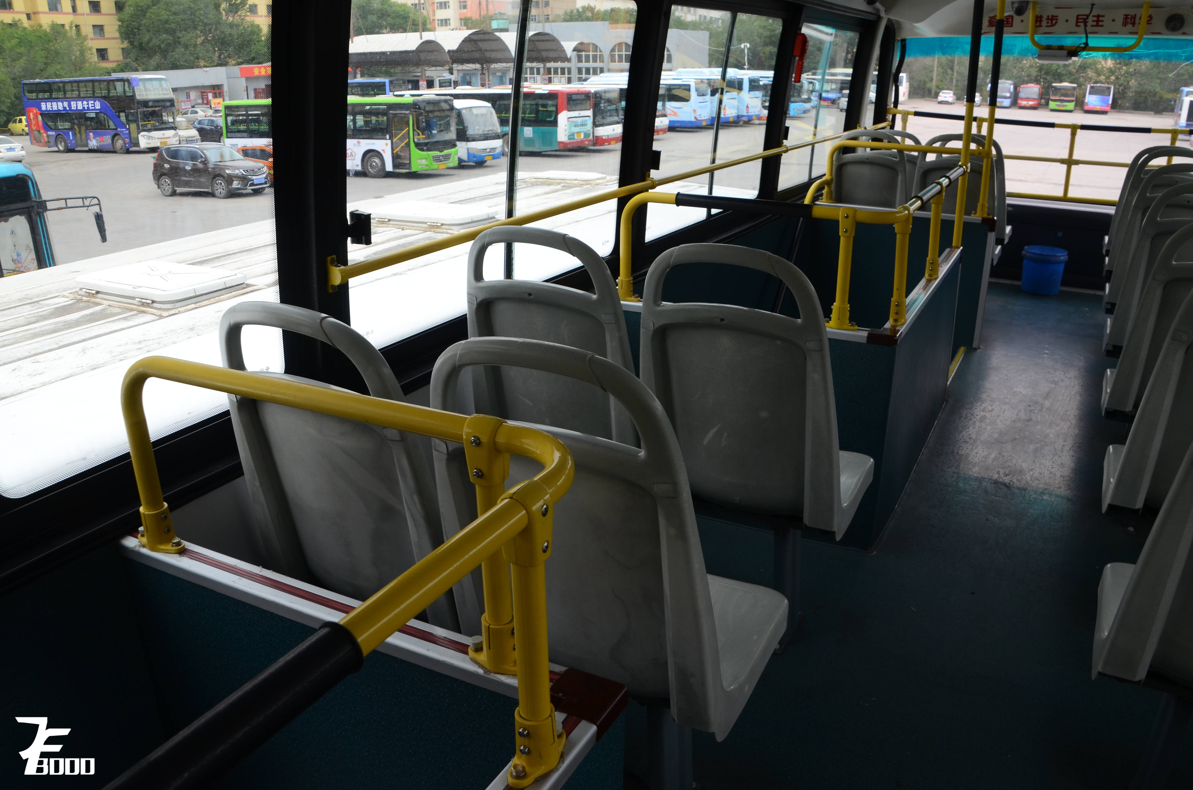 机房的渣评21西宁公交亚星JS6111SHCJ