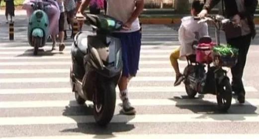 电动车爆胎了继续骑会怎么样,电动车前轮爆胎会产生什么后果