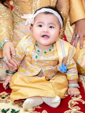 缅甸翡翠饰品大全,缅甸翡翠百万级别的翡翠