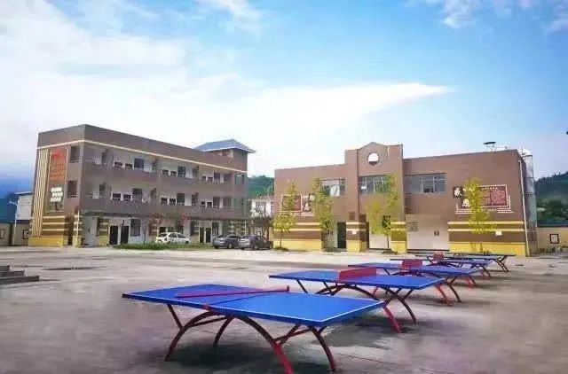 以温度去守护，蓝光发展荣登“金蜜蜂企业社会责任中国榜”